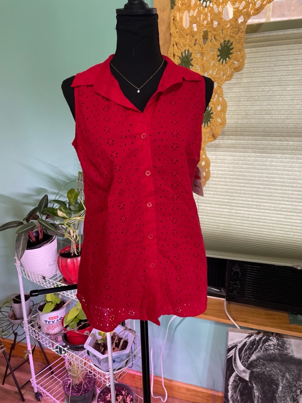 Faded Glory Red Sleeveless Eyelet Button-Up Blouse